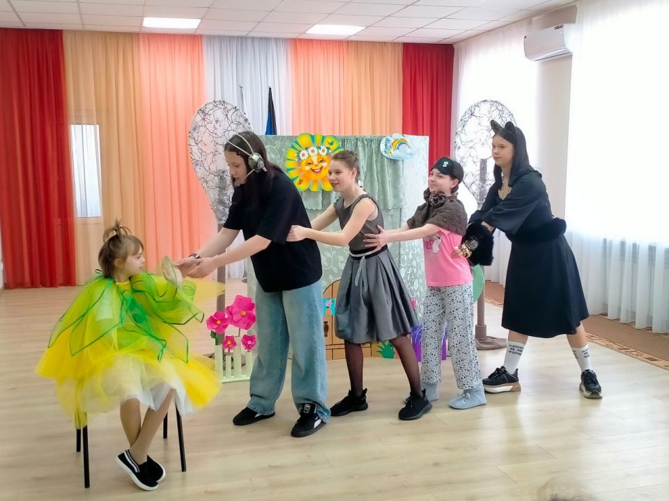 Театрализованное представление «Репка на новый лад» в Шахтерске Театрализованное представление «Репка на новый лад» в Шахтерске