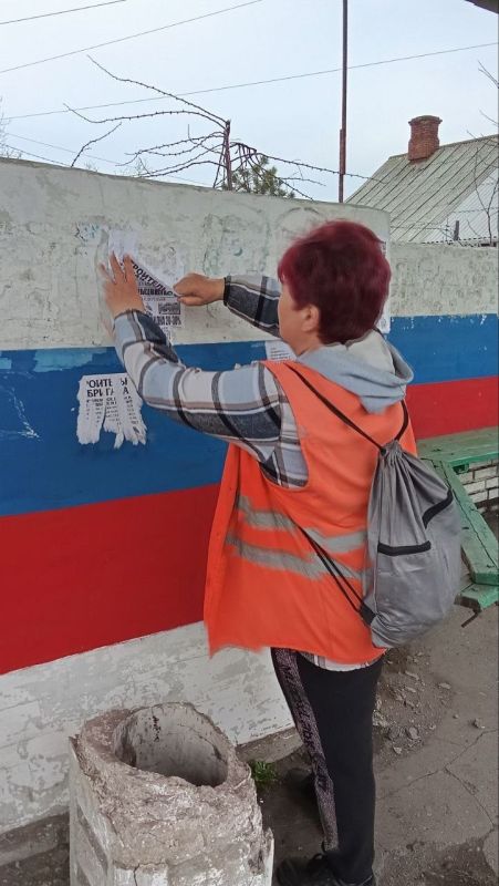 Коммунальщики Снежного продолжают благоустраивать территории общего пользования Коммунальщики Снежного продолжают благоустраивать территории общего пользования