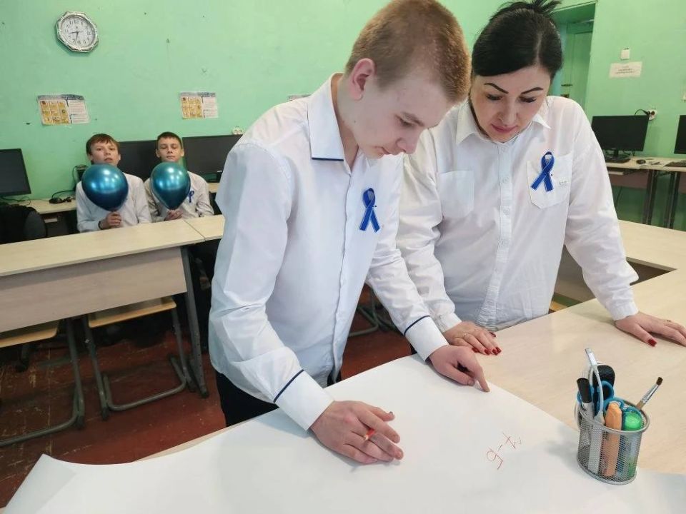Шахтерский округ присоединился к всероссийской акции «Зажги синим» Шахтерский округ присоединился к всероссийской акции «Зажги синим»