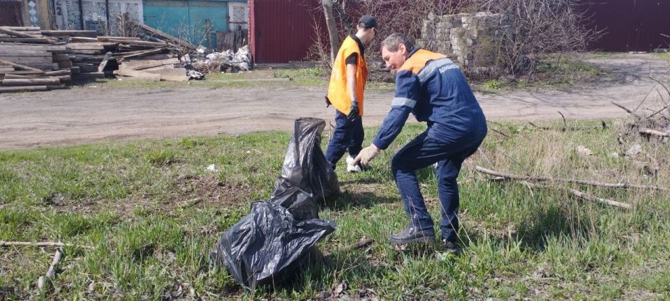 В г.о. Торез состоялся общегородской субботник В г.о. Торез состоялся общегородской субботник