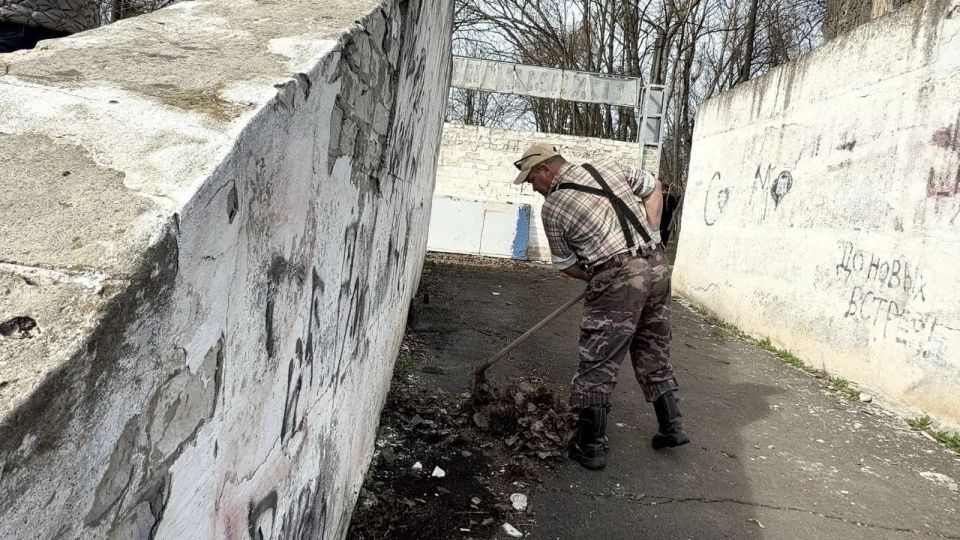 По поручению Главы ДНР Дениса Пушилина по всей Республике проходит двухмесячник (субботников) по благоустройству территорий в рамках акции «Зеленый Донбасс» По поручению Главы ДНР Дениса Пушилина по всей Республике проходит двухмесячник (субботников) по благоустройству территорий в рамках акции «Зеленый Донбасс»