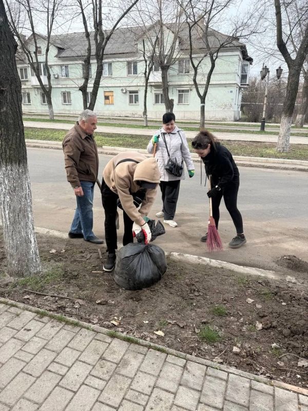 Александр Пеняев: Ясиноватский муниципальный округ продолжает прихорашиваться после зимы Александр Пеняев: Ясиноватский муниципальный округ продолжает прихорашиваться после зимы