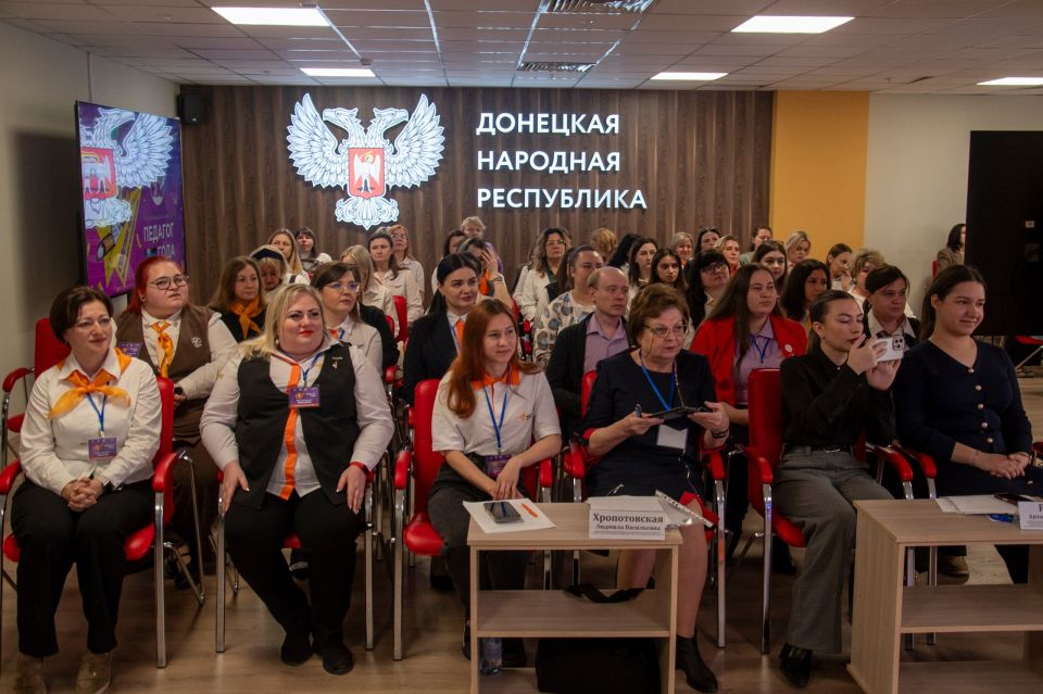 Советник года. В Донецкой Народной Республике определили советника директора по воспитанию 2026 года С февраля по март в Донецкой Народной Республике проходил Республиканский конкурс "Педагог года Донецкой Народной... Советник года. В Донецкой Народной Республике определили советника директора по воспитанию 2026 года С февраля по март в Донецкой Народной Республике проходил Республиканский конкурс "Педагог года Донецкой Народной...