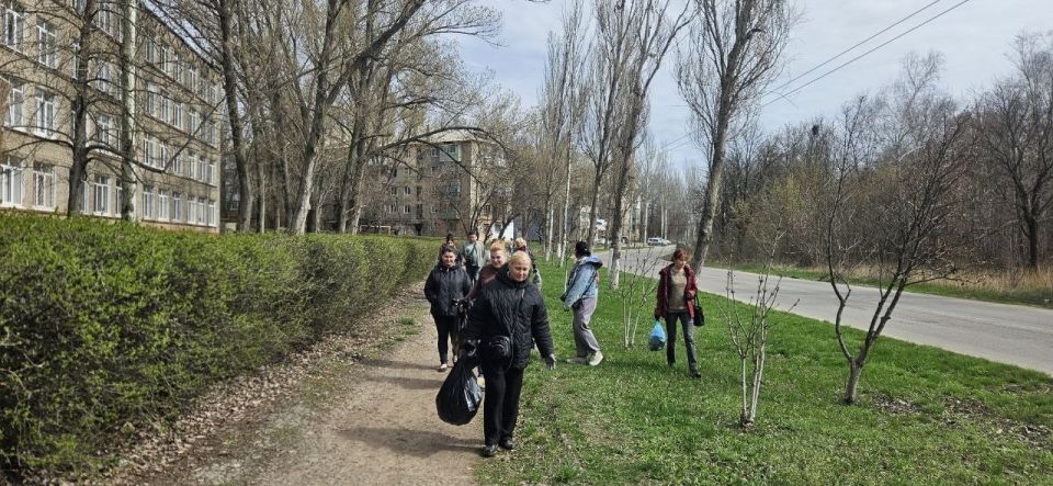 В Центрально-Городском районе состоялся субботник В Центрально-Городском районе состоялся субботник
