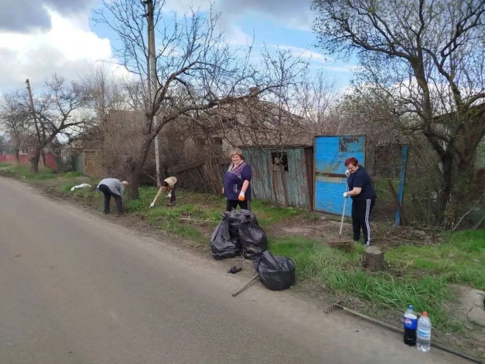 Александр Пеняев: Хорошей традицией стали субботники по уборке территорий ранней весной, и без поддержки жителей выполнить её очень сложно Александр Пеняев: Хорошей традицией стали субботники по уборке территорий ранней весной, и без поддержки жителей выполнить её очень сложно