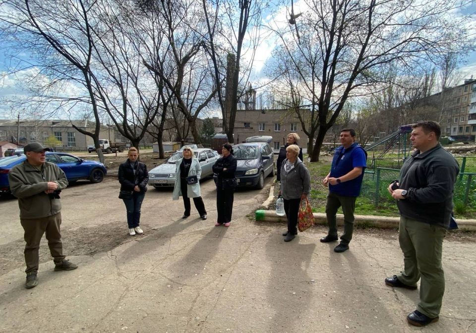 Евгений Поплавский: Сегодня по приглашению жителей дома №10 в микрорайоне Металлургов провел внеплановую встречу Евгений Поплавский: Сегодня по приглашению жителей дома №10 в микрорайоне Металлургов провел внеплановую встречу