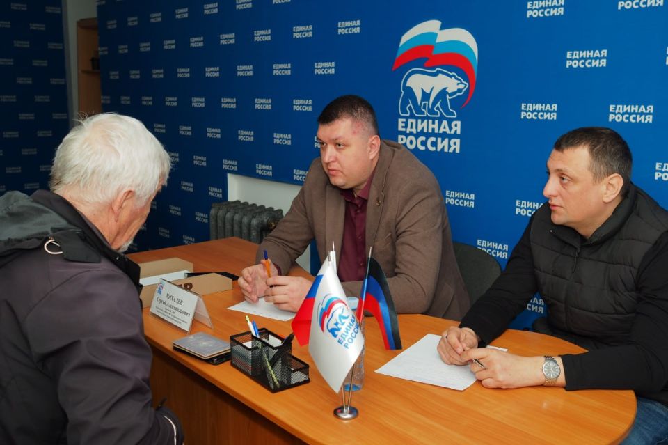 Приём граждан в общественной приёмной Единой России Приём граждан в общественной приёмной Единой России