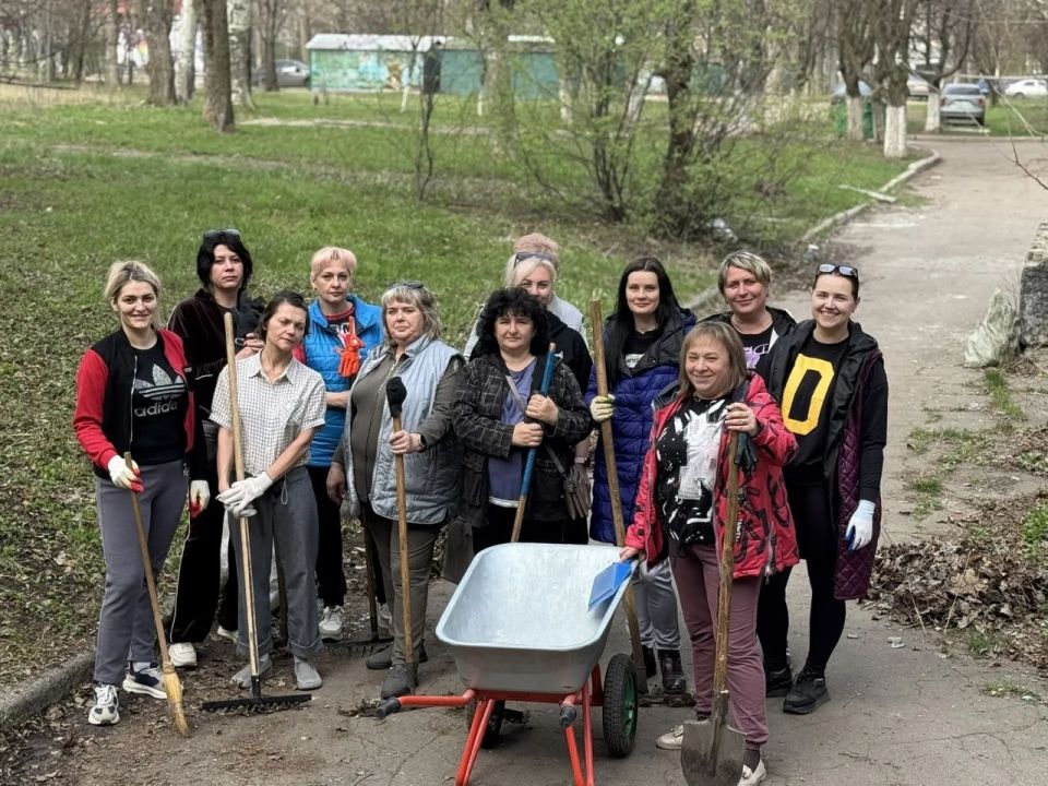 Елена Рязанцева: 4 апреля в Пролетарском районе прошёл весенний субботник, организованный в рамках проекта "Городская среда" партии "Единая Россия" Елена Рязанцева: 4 апреля в Пролетарском районе прошёл весенний субботник, организованный в рамках проекта "Городская среда" партии "Единая Россия"