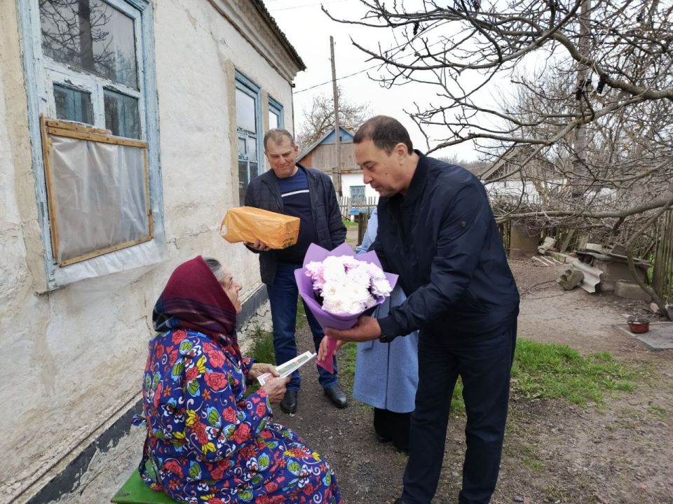 Константин Зинченко: Совместно с председателем Волновахского муниципального совета, депутатом от фракции «Единая Россия» Таймуразом Арсоевым и заместителем главы администрации Волновахского муниципального округа... Константин Зинченко: Совместно с председателем Волновахского муниципального совета, депутатом от фракции «Единая Россия» Таймуразом Арсоевым и заместителем главы администрации Волновахского муниципального округа...