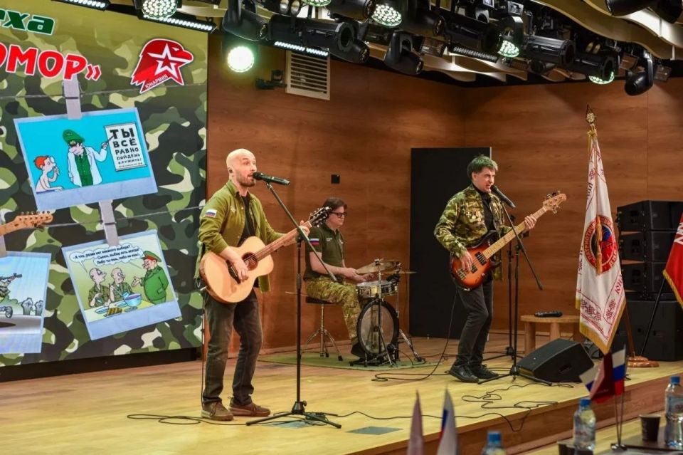 4 апреля в Доме молодёжи «30/09» состоялся первый турнир смеха «Армейский юмор» 4 апреля в Доме молодёжи «30/09» состоялся первый турнир смеха «Армейский юмор»
