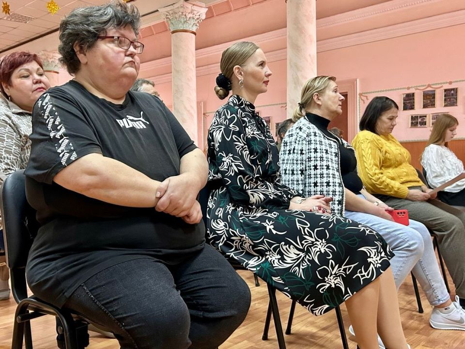 По инициативе председателя Совета женщин Куйбышевского района г. Донецка, члена Общественного Совета муниципального округа Донецк, директора ДК Натальи Такташёвой во Дворце культуры им. Т.Г. Шевченко в рамках проведения... По инициативе председателя Совета женщин Куйбышевского района г. Донецка, члена Общественного Совета муниципального округа Донецк, директора ДК Натальи Такташёвой во Дворце культуры им. Т.Г. Шевченко в рамках проведения...