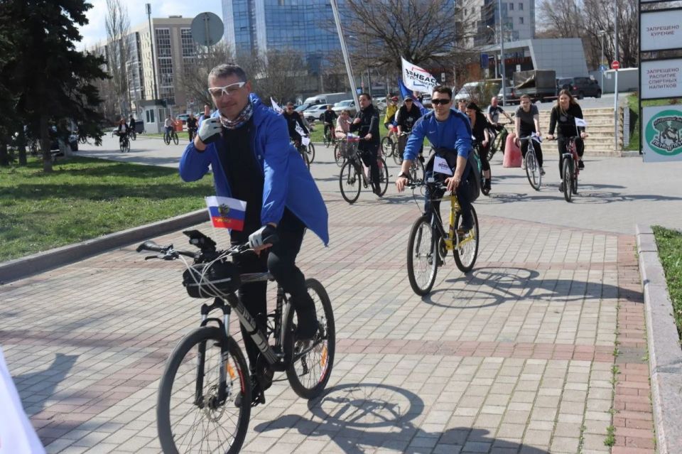 СПОРТ И ОТЛИЧНОЕ НАСТРОЕНИЕ: СОТРУДНИКИ ГУП ДНР «ДОНБАССТЕПЛОЭНЕРГО» ПРОВЕЛИ ВЕЛОПРОБЕГ СПОРТ И ОТЛИЧНОЕ НАСТРОЕНИЕ: СОТРУДНИКИ ГУП ДНР «ДОНБАССТЕПЛОЭНЕРГО» ПРОВЕЛИ ВЕЛОПРОБЕГ