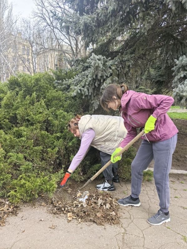 В г.о. Торез состоялся общегородской субботник В г.о. Торез состоялся общегородской субботник