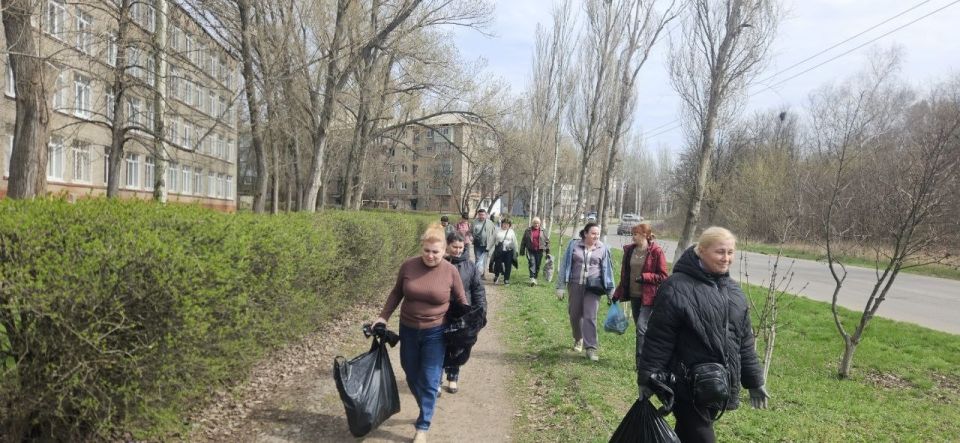 В Центрально-Городском районе состоялся субботник В Центрально-Городском районе состоялся субботник