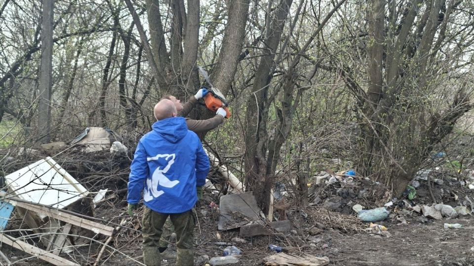 4 апреля в Макеевке, в рамках акции «Зелёный Донбасс», состоялся городской субботник в Горняцком районе 4 апреля в Макеевке, в рамках акции «Зелёный Донбасс», состоялся городской субботник в Горняцком районе