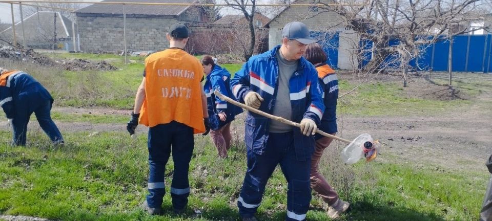 В г.о. Торез состоялся общегородской субботник В г.о. Торез состоялся общегородской субботник