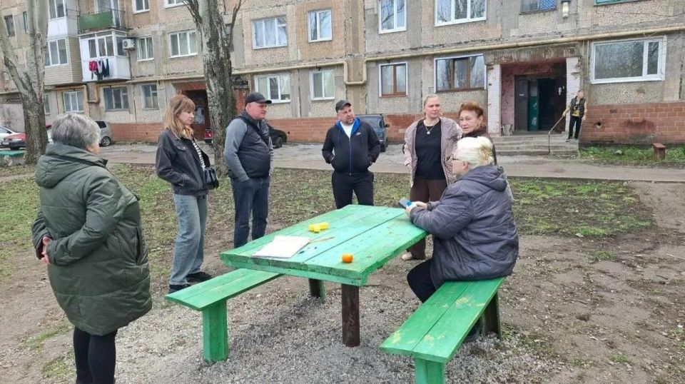 Роман Конев: В Калининском районе наблюдается рост гражданской активности: всё больше жителей готовы взять на себя ответственность за состояние своих домов Роман Конев: В Калининском районе наблюдается рост гражданской активности: всё больше жителей готовы взять на себя ответственность за состояние своих домов
