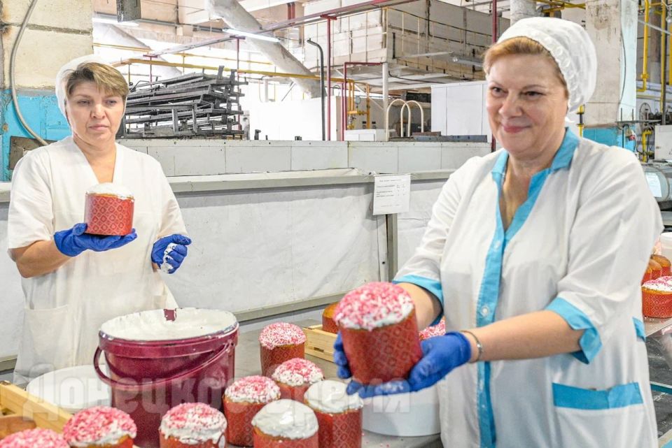 «Чтобы всегда всем было вкусно»: в Донецке испекли партию пасхальных куличей для военнослужащих «Чтобы всегда всем было вкусно»: в Донецке испекли партию пасхальных куличей для военнослужащих