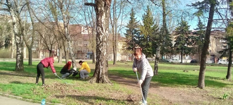 Чистота начинается с нас: Червоногвардейский район присоединился к акции «Зелёный Донбасс» Чистота начинается с нас: Червоногвардейский район присоединился к акции «Зелёный Донбасс»