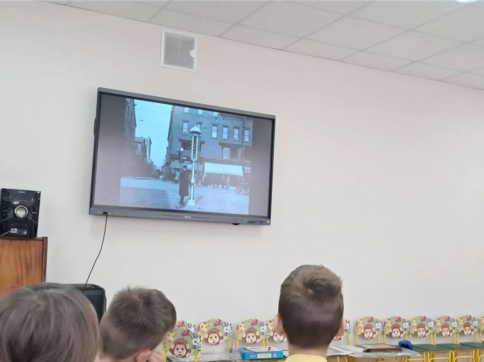 Детям в Шахтерске рассказали о правилах дорожного движения Детям в Шахтерске рассказали о правилах дорожного движения