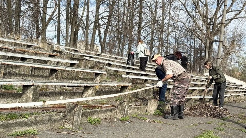 По поручению Главы ДНР Дениса Пушилина по всей Республике проходит двухмесячник (субботников) по благоустройству территорий в рамках акции «Зеленый Донбасс» По поручению Главы ДНР Дениса Пушилина по всей Республике проходит двухмесячник (субботников) по благоустройству территорий в рамках акции «Зеленый Донбасс»