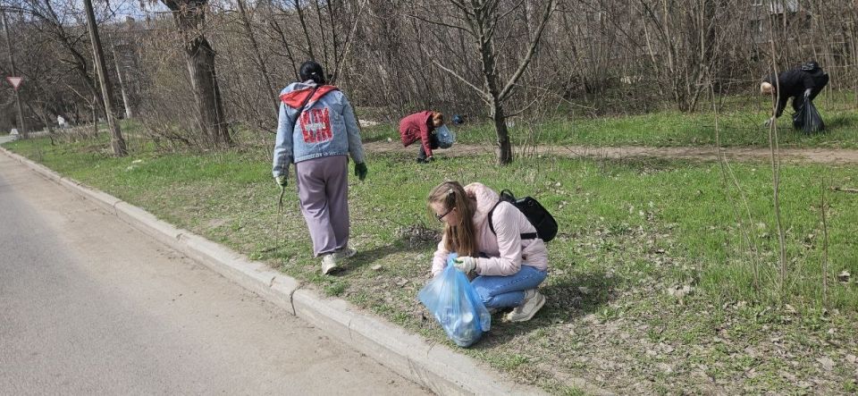 В Центрально-Городском районе состоялся субботник В Центрально-Городском районе состоялся субботник