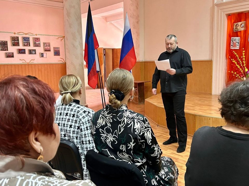 По инициативе председателя Совета женщин Куйбышевского района г. Донецка, члена Общественного Совета муниципального округа Донецк, директора ДК Натальи Такташёвой во Дворце культуры им. Т.Г. Шевченко в рамках проведения... По инициативе председателя Совета женщин Куйбышевского района г. Донецка, члена Общественного Совета муниципального округа Донецк, директора ДК Натальи Такташёвой во Дворце культуры им. Т.Г. Шевченко в рамках проведения...