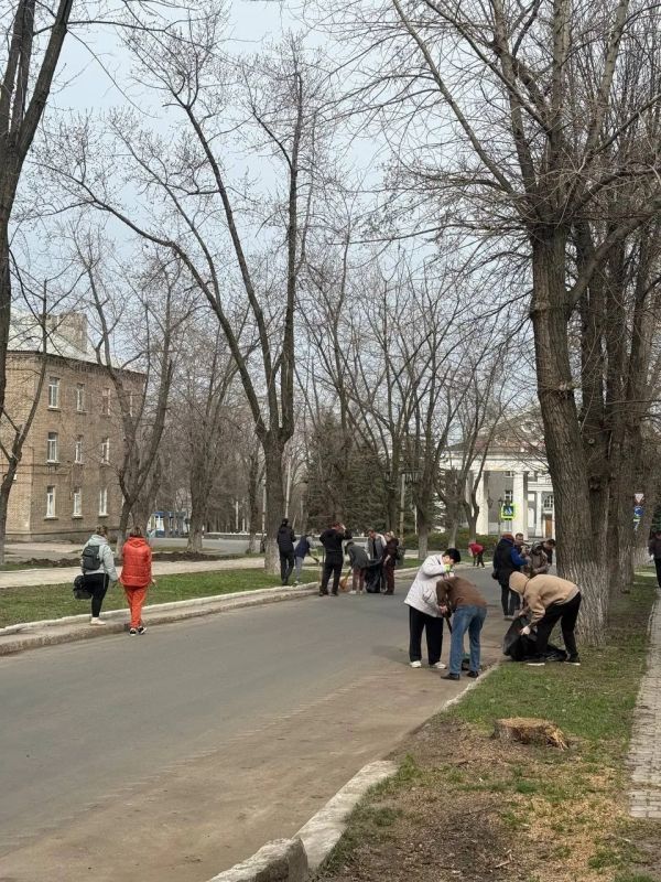 Александр Пеняев: Ясиноватский муниципальный округ продолжает прихорашиваться после зимы Александр Пеняев: Ясиноватский муниципальный округ продолжает прихорашиваться после зимы