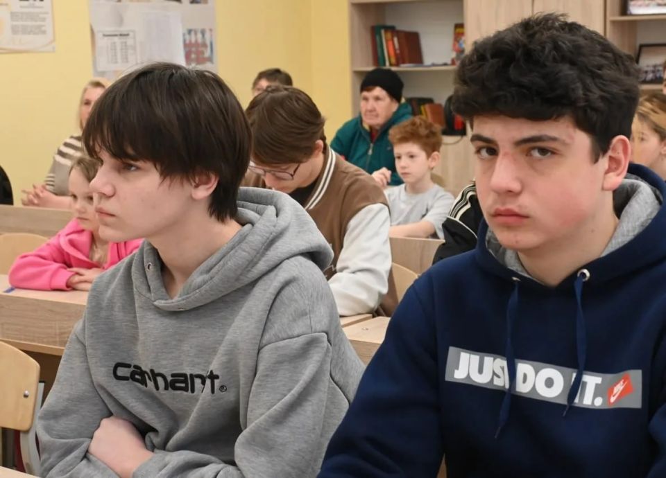 2 апреля в городе Комсомольское прошло комплексное мероприятие, направленное на профилактику вовлечения несовершеннолетних в террористическую и экстремистскую деятельность, деструктивное поведение и обеспечение безопасности... 2 апреля в городе Комсомольское прошло комплексное мероприятие, направленное на профилактику вовлечения несовершеннолетних в террористическую и экстремистскую деятельность, деструктивное поведение и обеспечение безопасности...