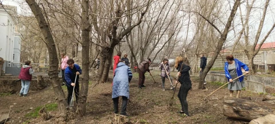 В г.о. Торез состоялся общегородской субботник В г.о. Торез состоялся общегородской субботник