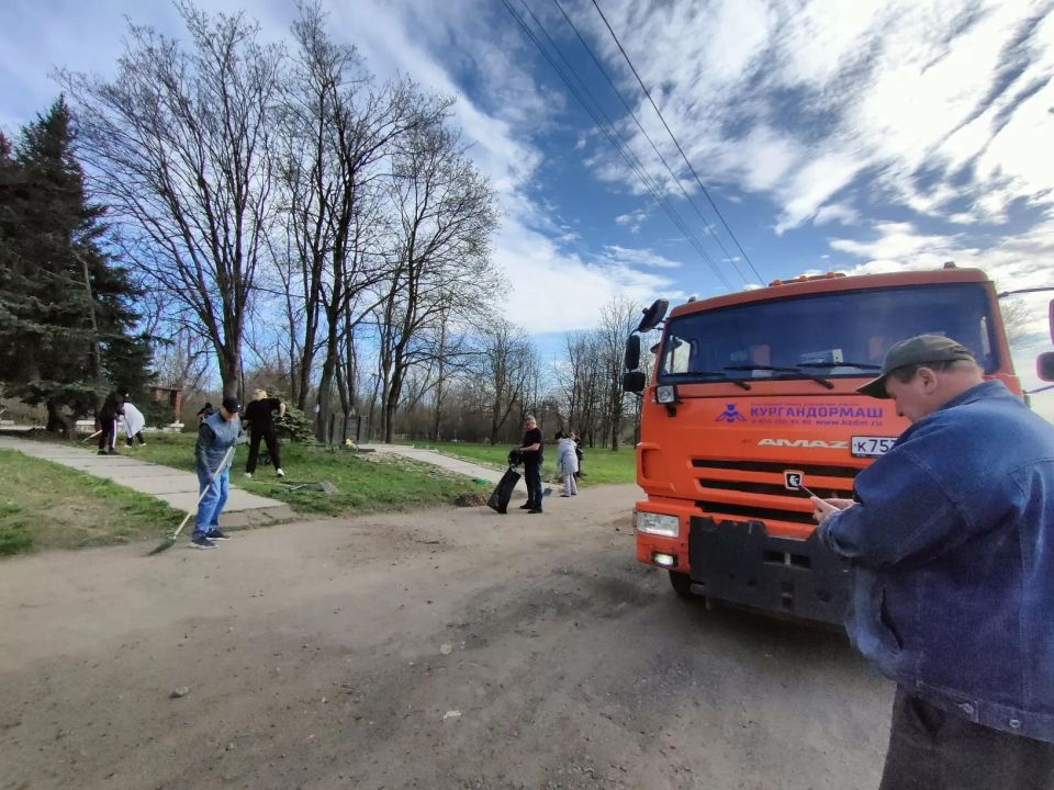В Кировском районе Макеевки прошёл субботник В Кировском районе Макеевки прошёл субботник