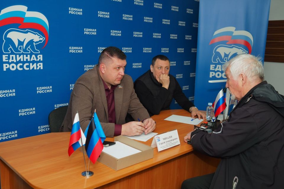 Приём граждан в общественной приёмной Единой России Приём граждан в общественной приёмной Единой России
