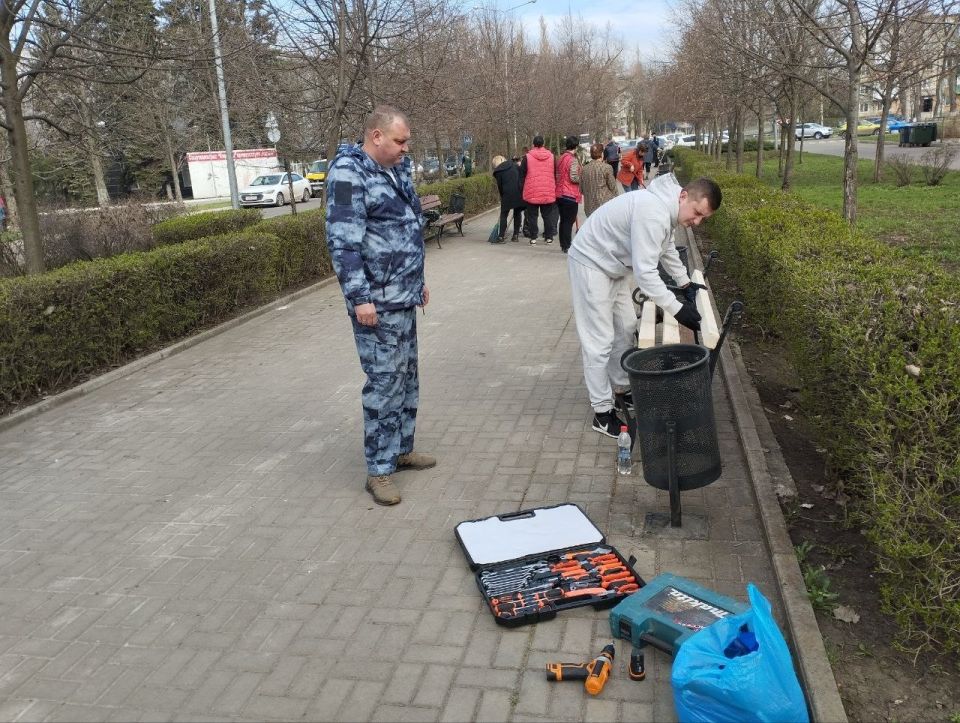 Сегодня, 4 апреля 2026 года, в рамках проектов "Донбасс Наш Дом" и "Городская Среда", реализуемых Единой Россией, в Кировском районе города Донецк продолжают проходить субботники Сегодня, 4 апреля 2026 года, в рамках проектов "Донбасс Наш Дом" и "Городская Среда", реализуемых Единой Россией, в Кировском районе города Донецк продолжают проходить субботники
