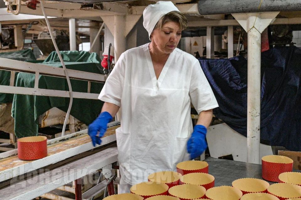 «Чтобы всегда всем было вкусно»: в Донецке испекли партию пасхальных куличей для военнослужащих «Чтобы всегда всем было вкусно»: в Донецке испекли партию пасхальных куличей для военнослужащих