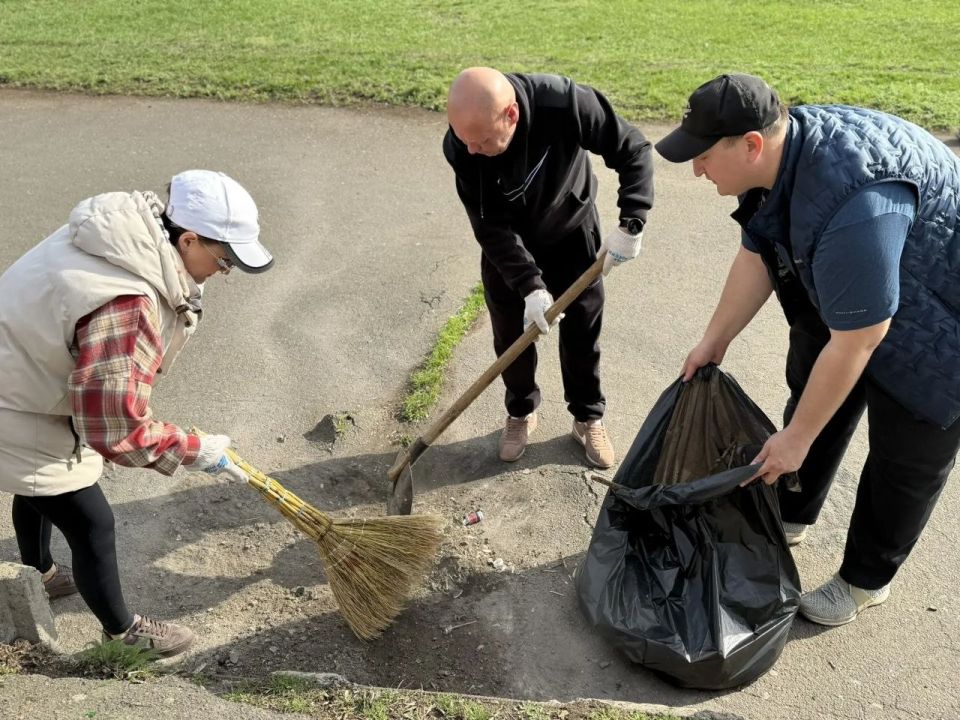 По поручению Главы ДНР Дениса Пушилина по всей Республике проходит двухмесячник (субботников) по благоустройству территорий в рамках акции «Зеленый Донбасс» По поручению Главы ДНР Дениса Пушилина по всей Республике проходит двухмесячник (субботников) по благоустройству территорий в рамках акции «Зеленый Донбасс»
