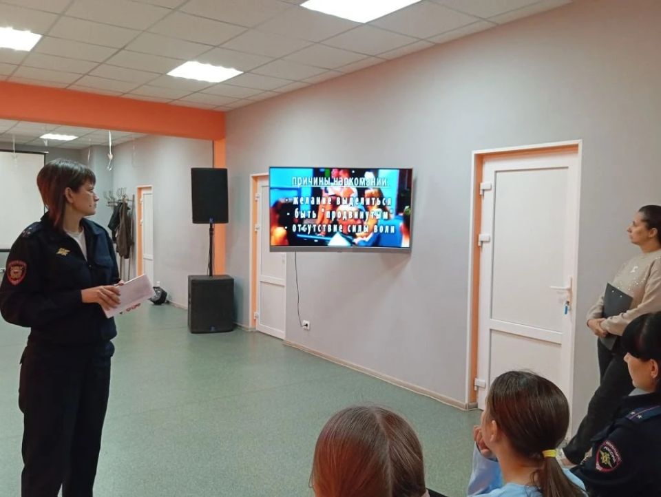 В Светлодарске прошла профилактическая встреча с молодежью по противодействию наркомании В Светлодарске прошла профилактическая встреча с молодежью по противодействию наркомании