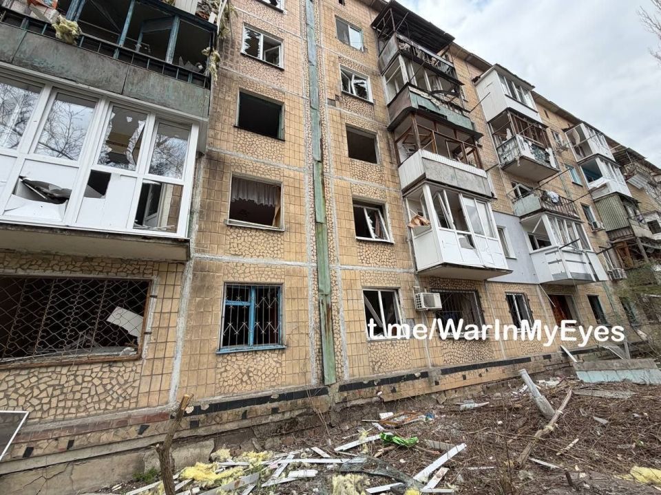 Ещё последствия атаки БПЛА в Будённовском районе Донецка Ещё последствия атаки БПЛА в Будённовском районе Донецка