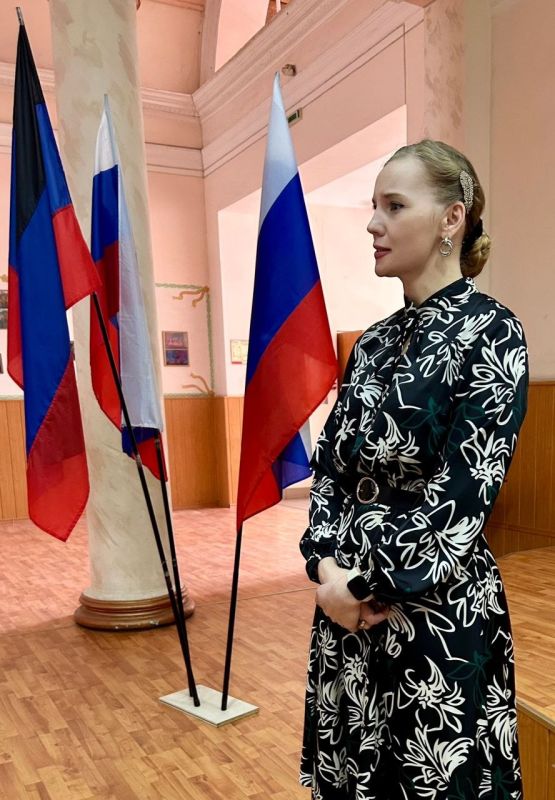 По инициативе председателя Совета женщин Куйбышевского района г. Донецка, члена Общественного Совета муниципального округа Донецк, директора ДК Натальи Такташёвой во Дворце культуры им. Т.Г. Шевченко в рамках проведения... По инициативе председателя Совета женщин Куйбышевского района г. Донецка, члена Общественного Совета муниципального округа Донецк, директора ДК Натальи Такташёвой во Дворце культуры им. Т.Г. Шевченко в рамках проведения...