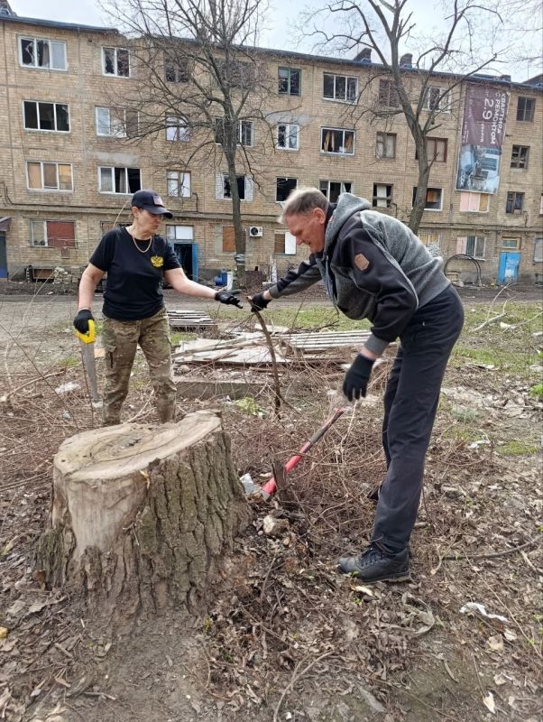 Александр Пеняев: Ясиноватский муниципальный округ продолжает прихорашиваться после зимы Александр Пеняев: Ясиноватский муниципальный округ продолжает прихорашиваться после зимы