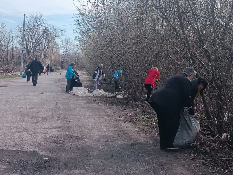 Чистота начинается с нас: Червоногвардейский район присоединился к акции «Зелёный Донбасс» Чистота начинается с нас: Червоногвардейский район присоединился к акции «Зелёный Донбасс»