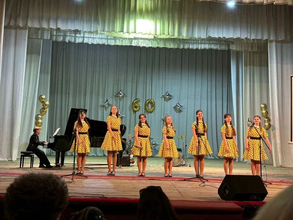 На сцене Дворца культуры им. Кирова прошел праздничный юбилейный концерт «Во имя жизни» На сцене Дворца культуры им. Кирова прошел праздничный юбилейный концерт «Во имя жизни»