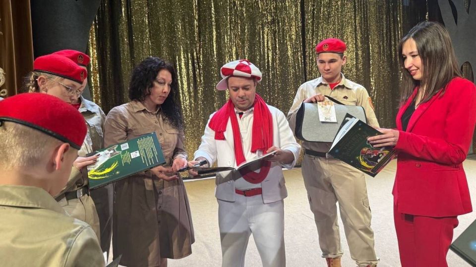 "КотоБум" в Донецке: Ясиноватая дарит пушистую звезду Театру Куклачёва "КотоБум" в Донецке: Ясиноватая дарит пушистую звезду Театру Куклачёва
