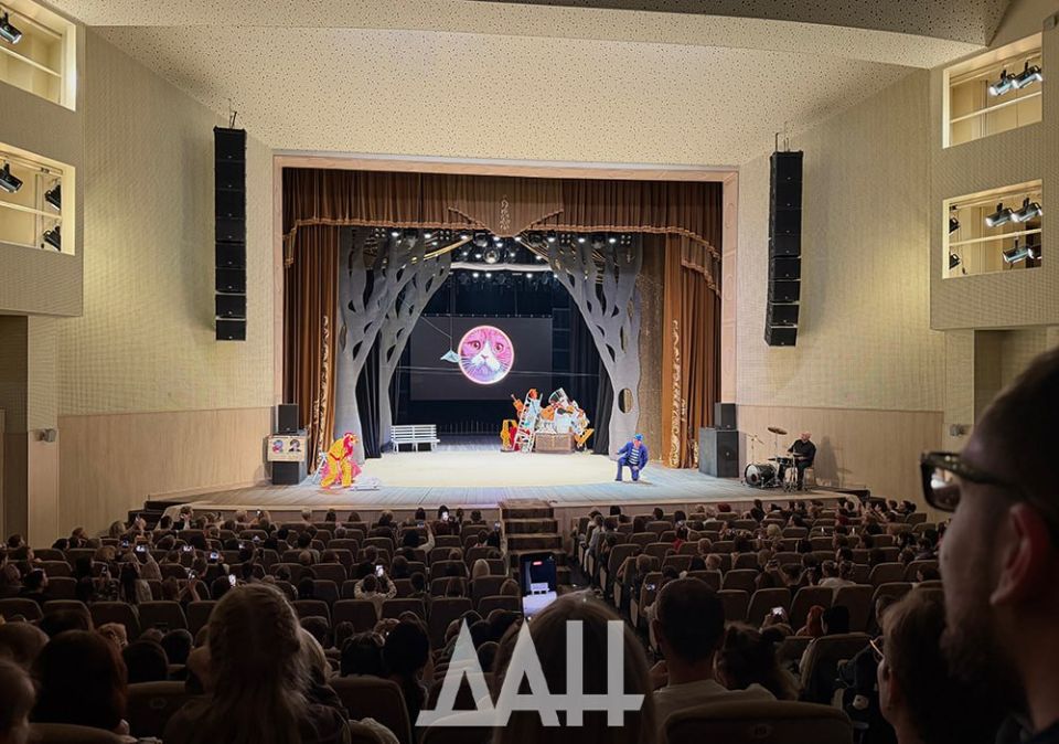 Театр кошек Куклачева впервые выступил с большой программой в Донецке 4 апреля Театр кошек Куклачева впервые выступил с большой программой в Донецке 4 апреля