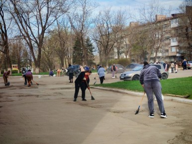 Когда город — это команда. 4 апреля в городском округе Енакиево прошёл общегородской субботник в рамках партийного проекта «Донбасс наш дом» и акции «Зелёный Донбасс»