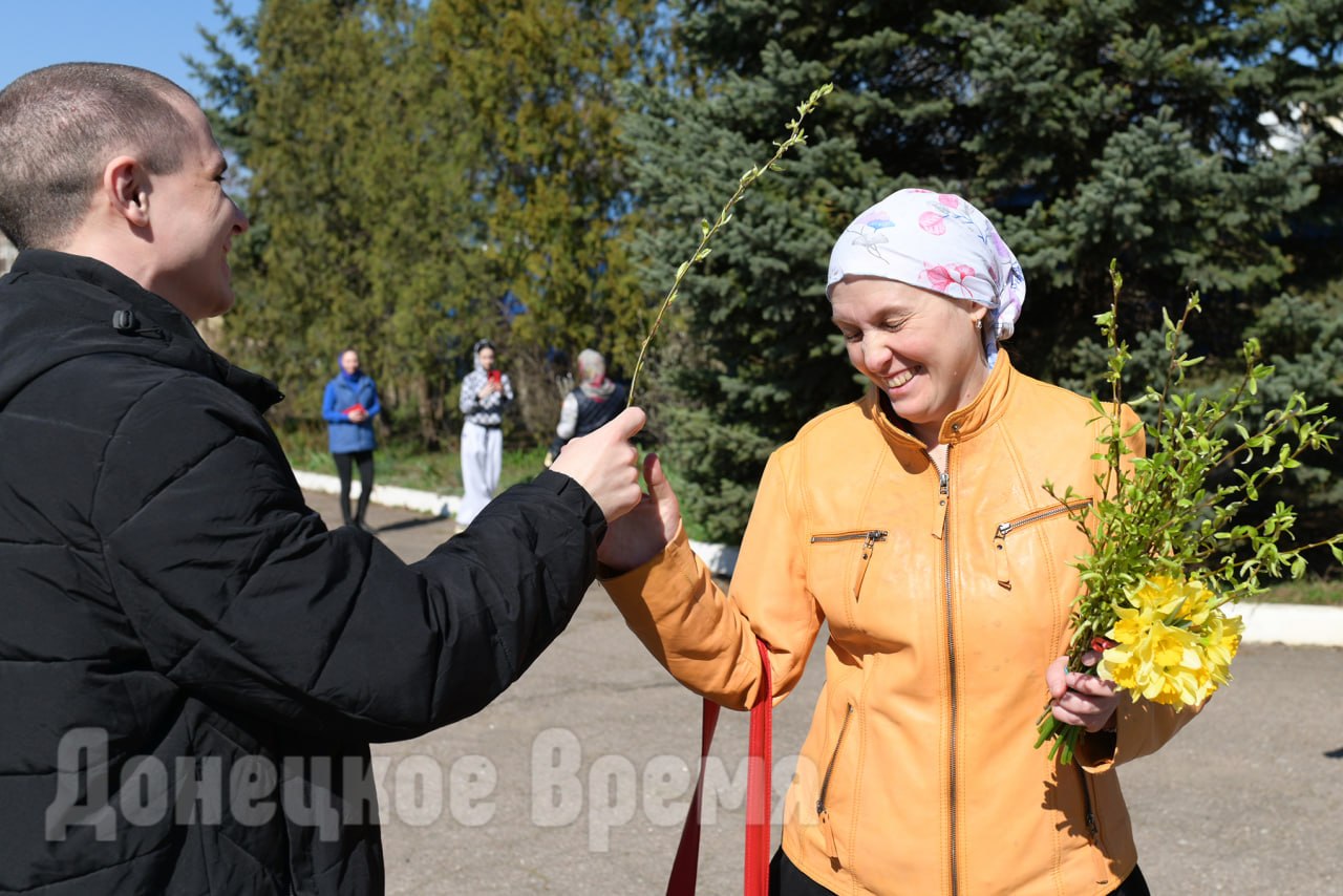 Фоторепортаж: прихожане Свято-Покровского храма в Донецке встретили Вербное воскресенье Фоторепортаж: прихожане Свято-Покровского храма в Донецке встретили Вербное воскресенье