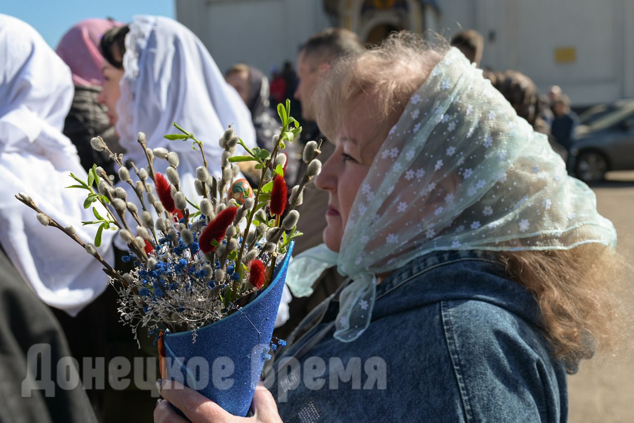 Фоторепортаж: прихожане Свято-Покровского храма в Донецке встретили Вербное воскресенье Фоторепортаж: прихожане Свято-Покровского храма в Донецке встретили Вербное воскресенье