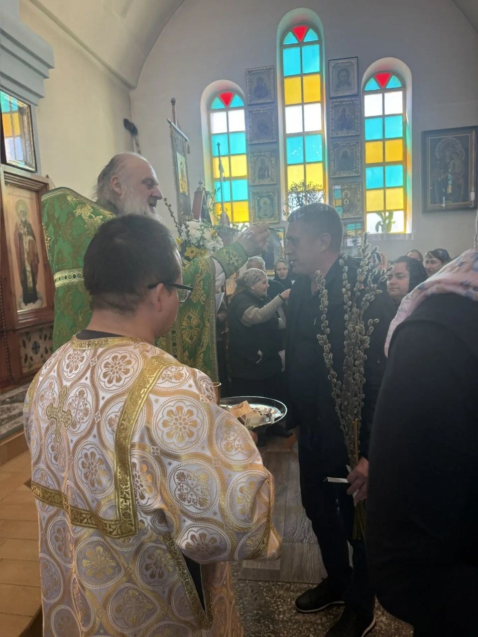 Сергей Юзвинкевич: Сегодня, в светлый праздник Вербного воскресенья, посетил храм вместе с жителями нашего округа Сергей Юзвинкевич: Сегодня, в светлый праздник Вербного воскресенья, посетил храм вместе с жителями нашего округа