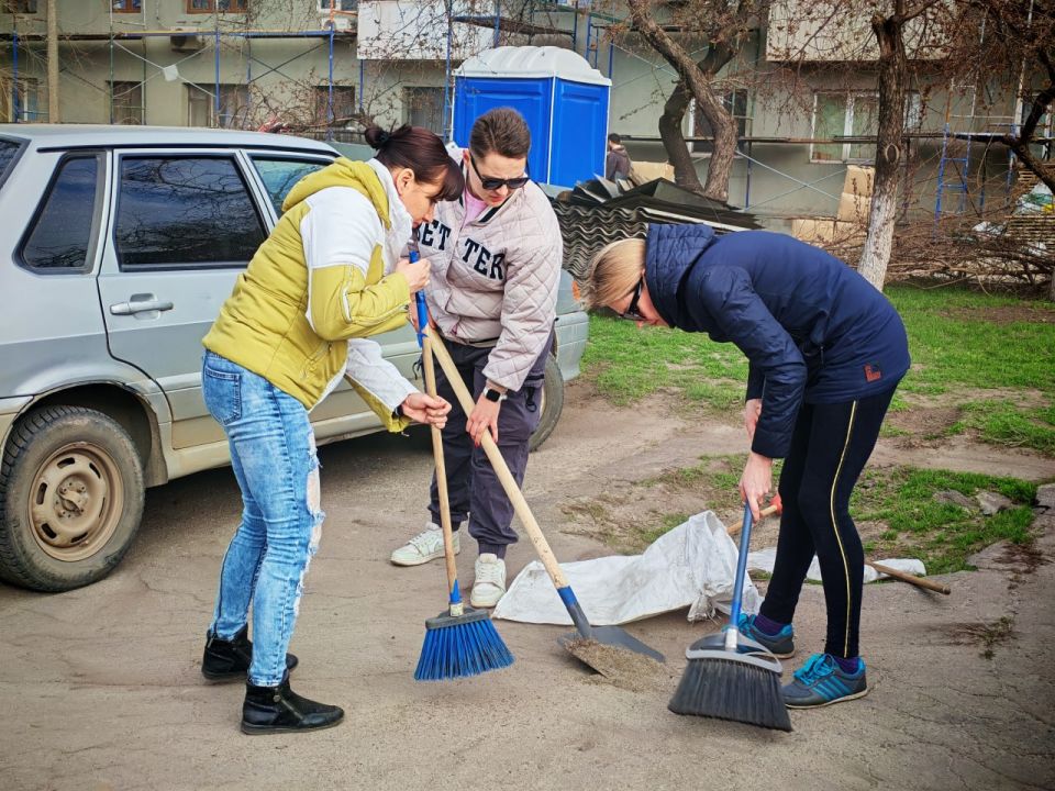 Когда город — это команда. 4 апреля в городском округе Енакиево прошёл общегородской субботник в рамках партийного проекта «Донбасс наш дом» и акции «Зелёный Донбасс» Когда город — это команда. 4 апреля в городском округе Енакиево прошёл общегородской субботник в рамках партийного проекта «Донбасс наш дом» и акции «Зелёный Донбасс»