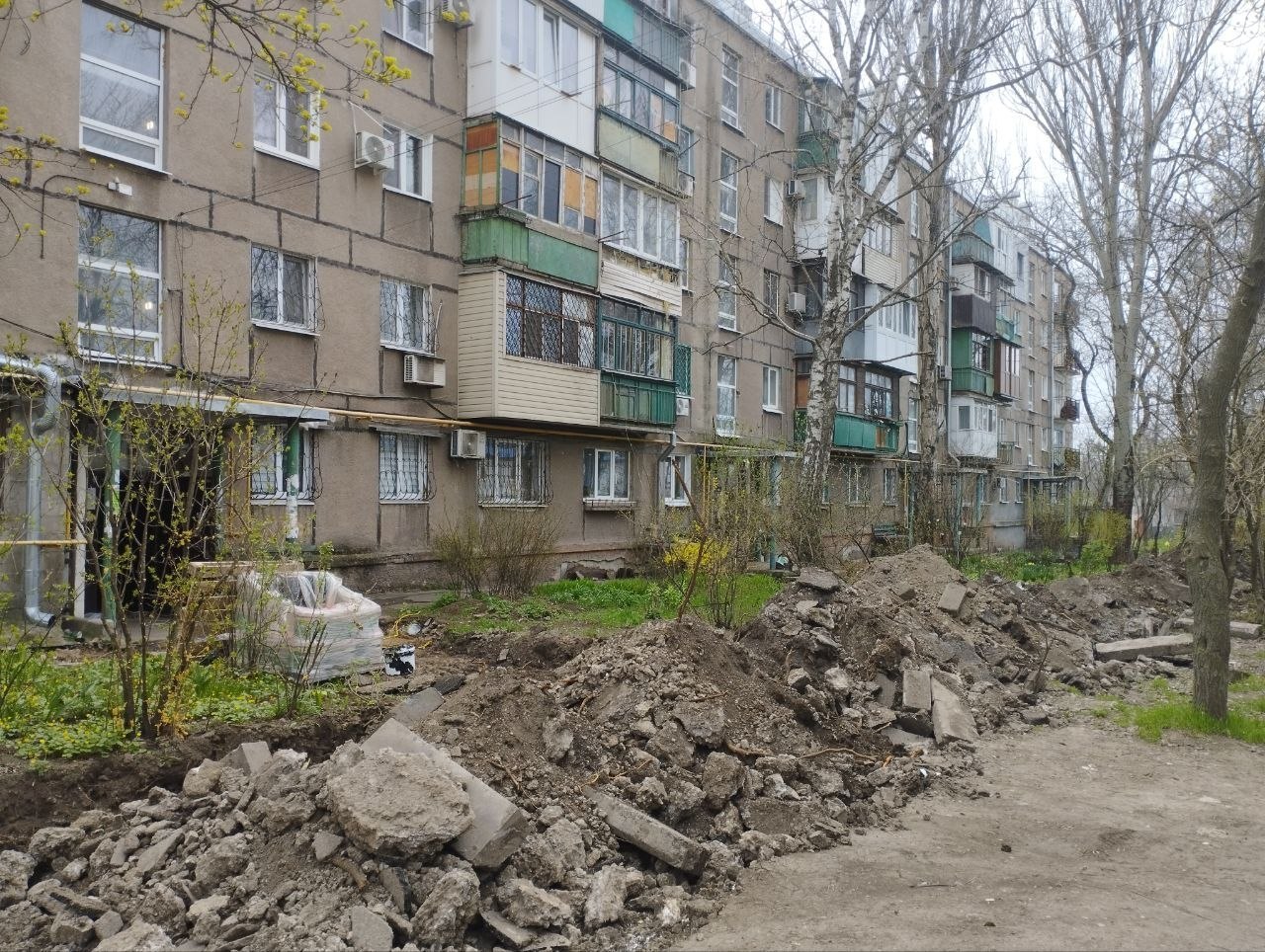 Благоустройство двора обернулось угрозой для жителей! Благоустройство двора обернулось угрозой для жителей!