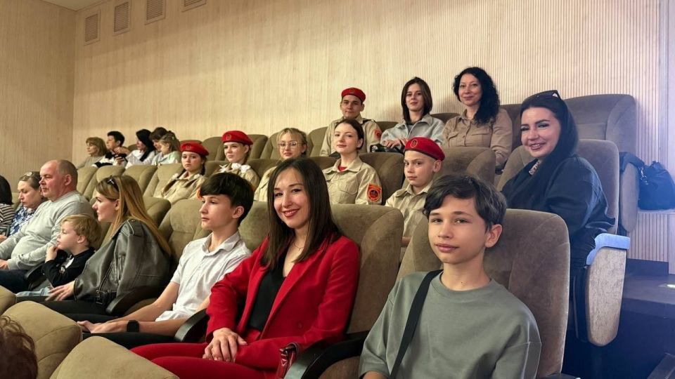 "КотоБум" в Донецке: Ясиноватая дарит пушистую звезду Театру Куклачёва "КотоБум" в Донецке: Ясиноватая дарит пушистую звезду Театру Куклачёва